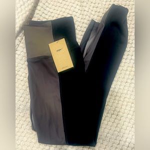 NWT NIKE WOMEN’S YOGA black leggings in sz M